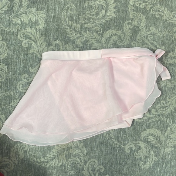 Bloch - Bike short with twin layer mock skirt Light Pink #CR7604 - Picture 6 of 9